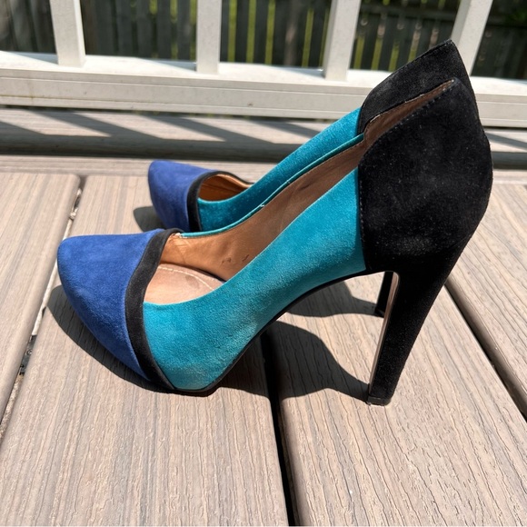 BCBGeneration Elegant Blue and Black Women's Heels - Picture 5 of 11